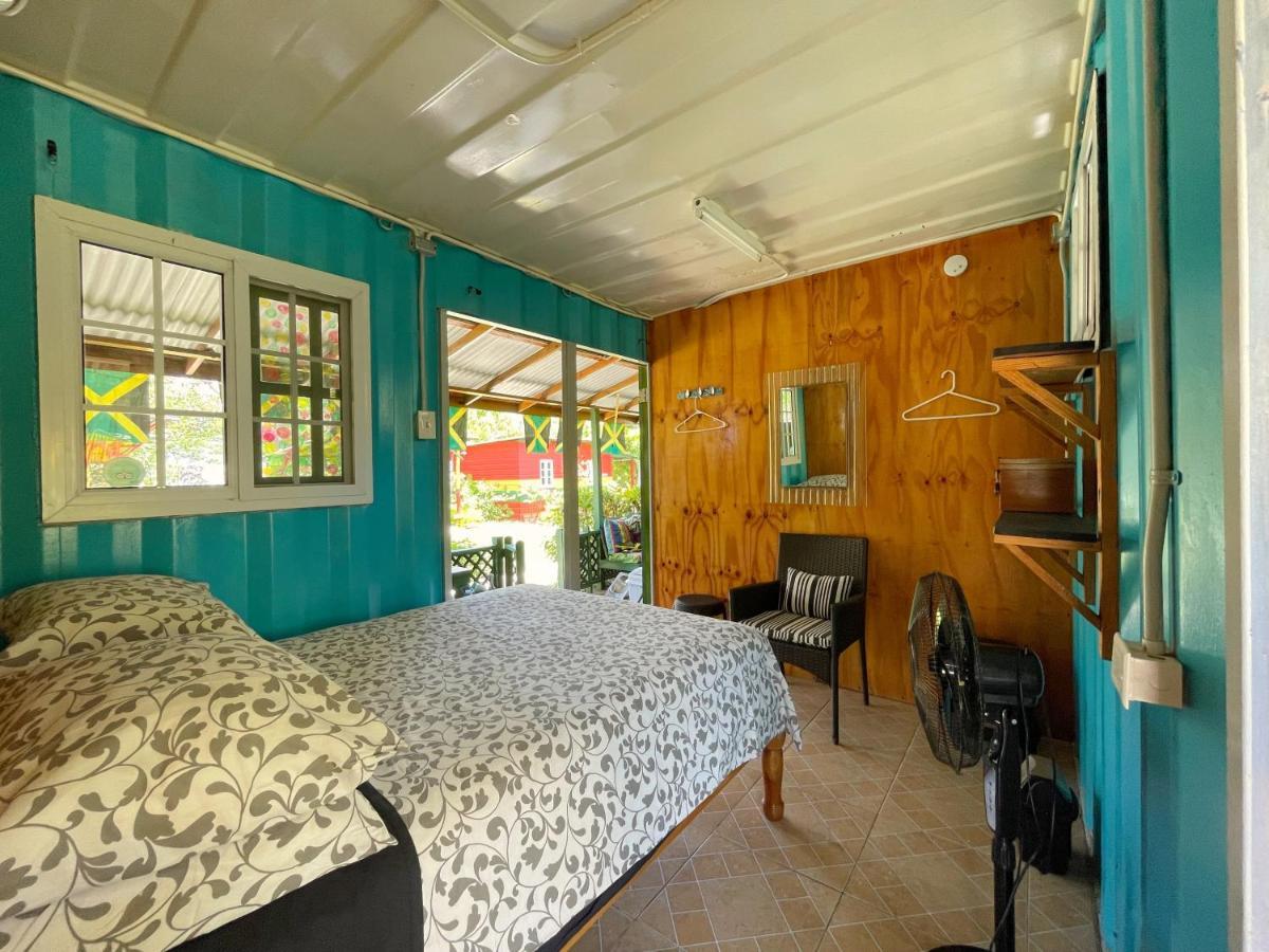 Judy House 2 - Lewis Backpacker Hostel Little Bay Rom bilde